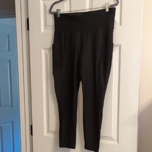 Xersion Women's Black Cropped Pants